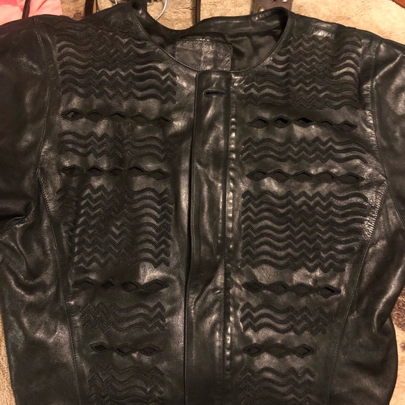 ๐ซHP!๐ฅณ๐ฅฐ๐ซVintage Leather Aztec Laser Cut Jacket - Picture 5 of 14